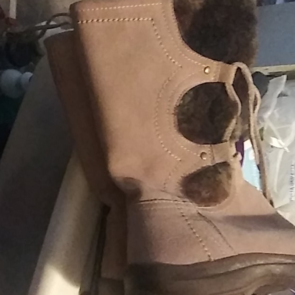 Boots - Picture 3 of 4